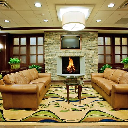 Holiday Inn Express & Suites Wilmington-Newark By Ihg Екстериор снимка