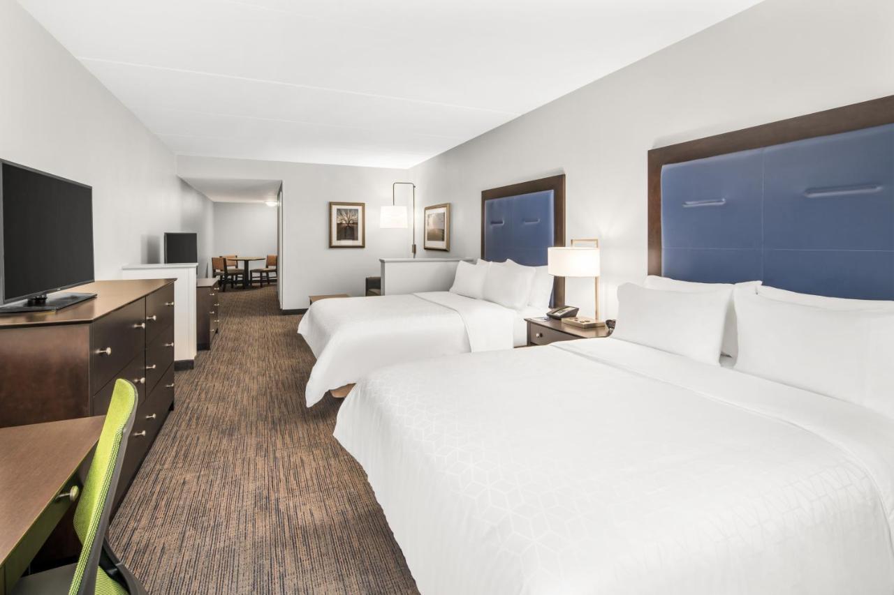 Holiday Inn Express & Suites Wilmington-Newark By Ihg Екстериор снимка