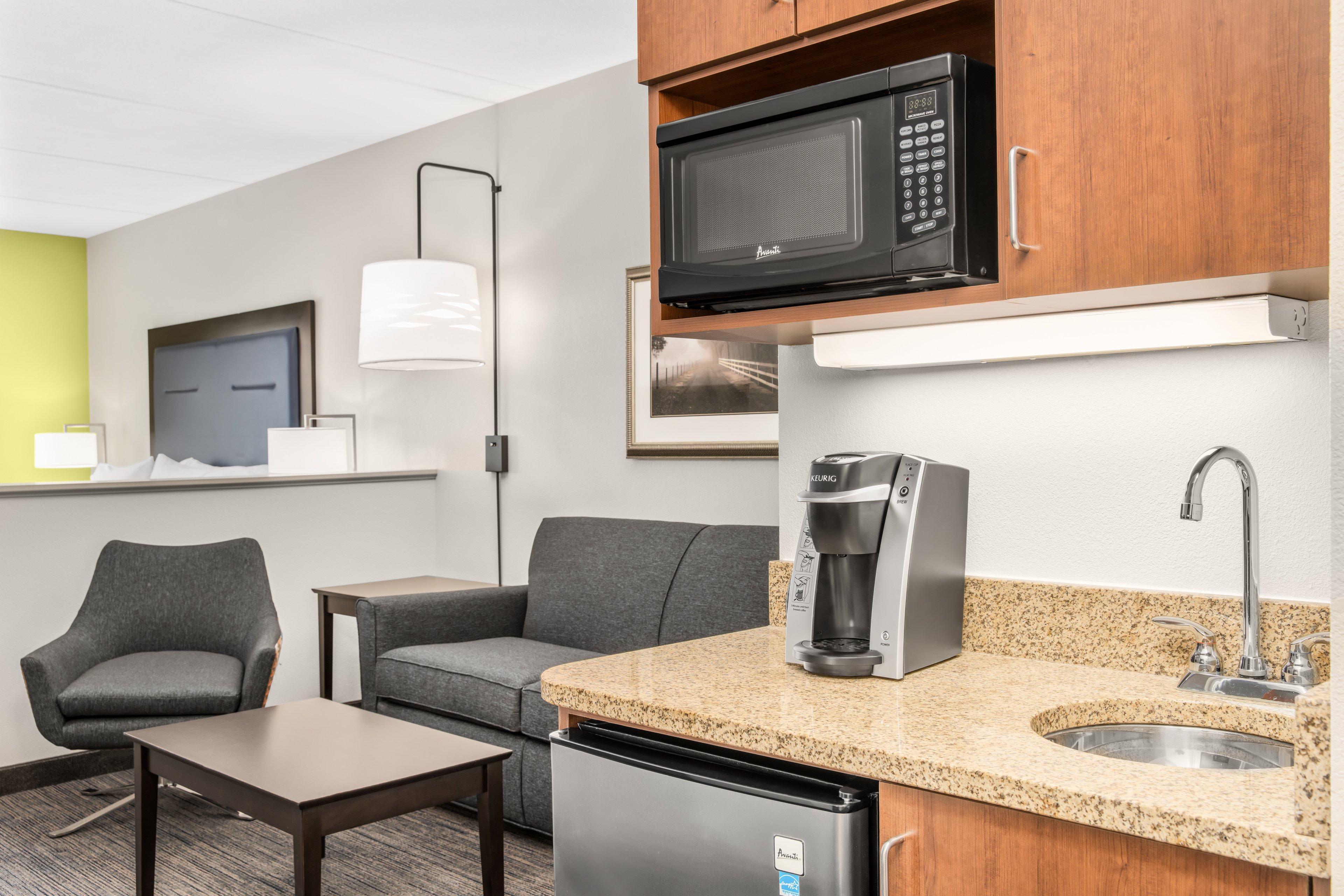 Holiday Inn Express & Suites Wilmington-Newark By Ihg Екстериор снимка