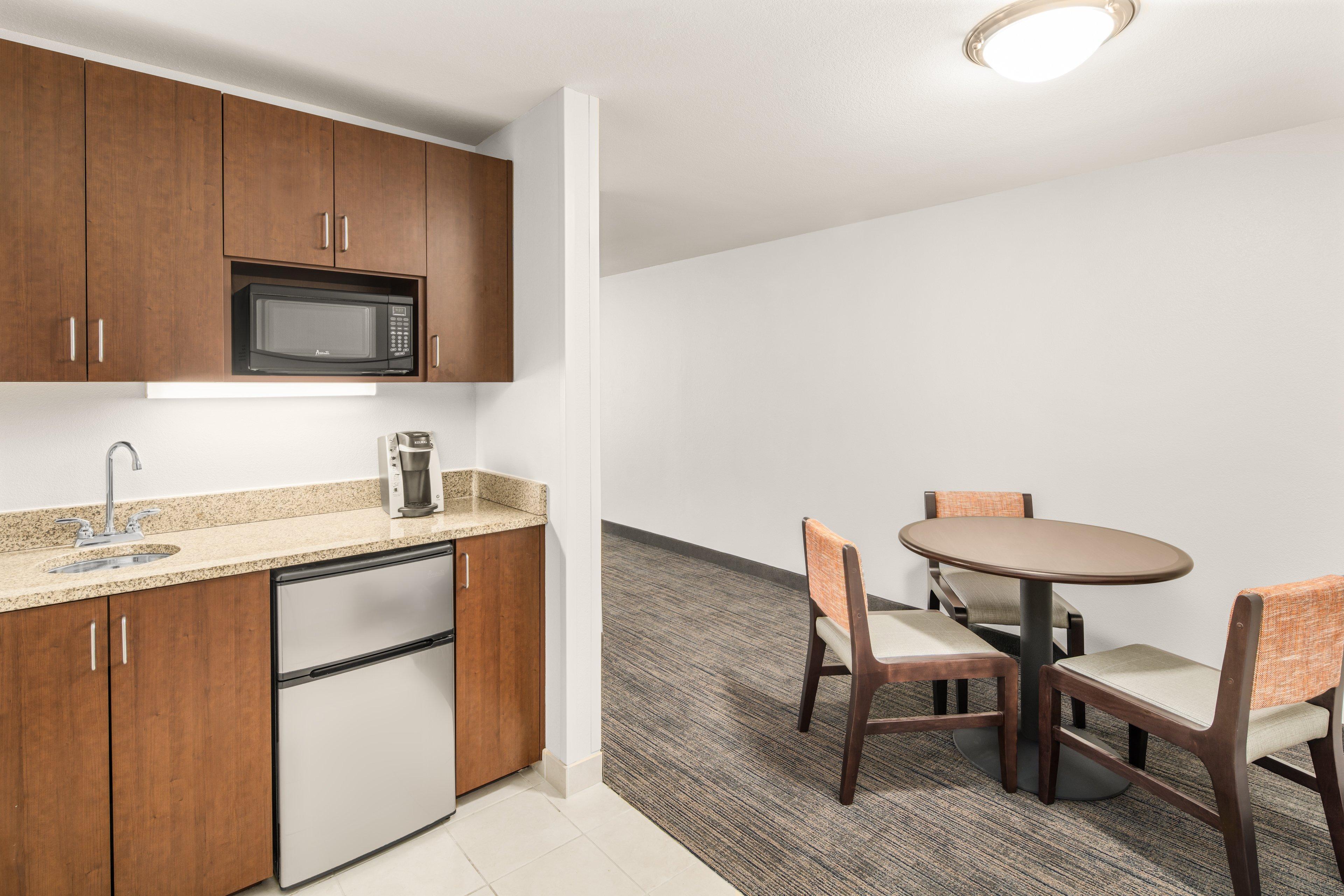 Holiday Inn Express & Suites Wilmington-Newark By Ihg Екстериор снимка