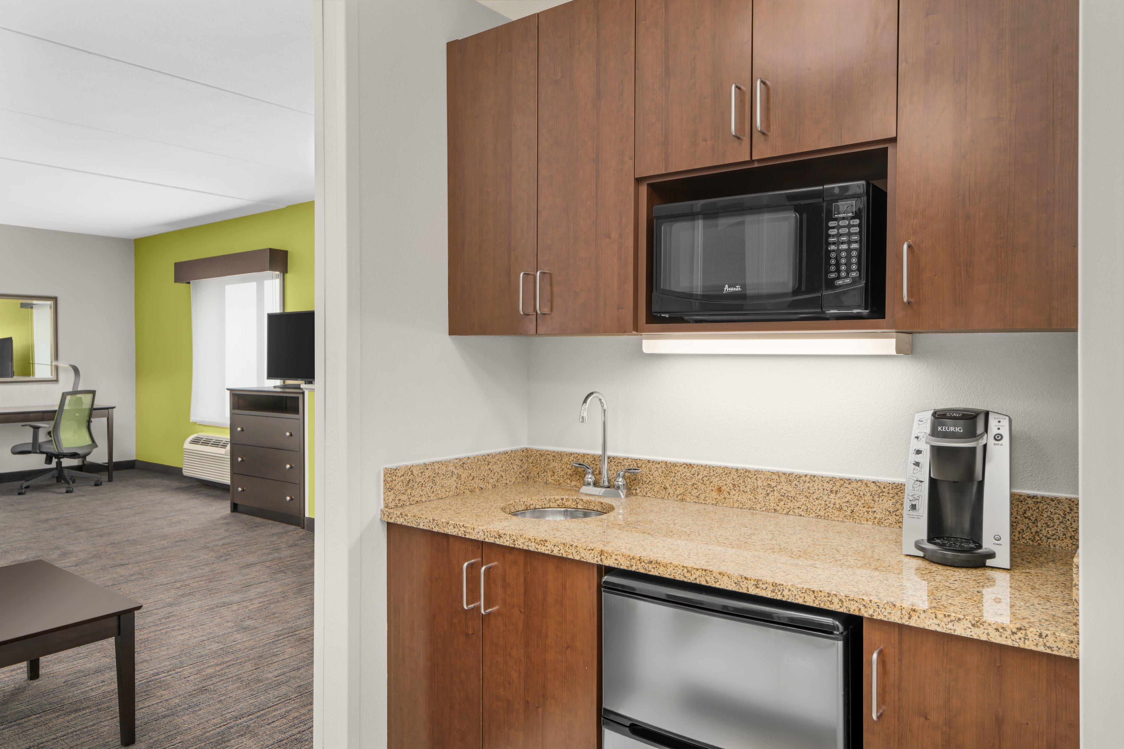 Holiday Inn Express & Suites Wilmington-Newark By Ihg Екстериор снимка