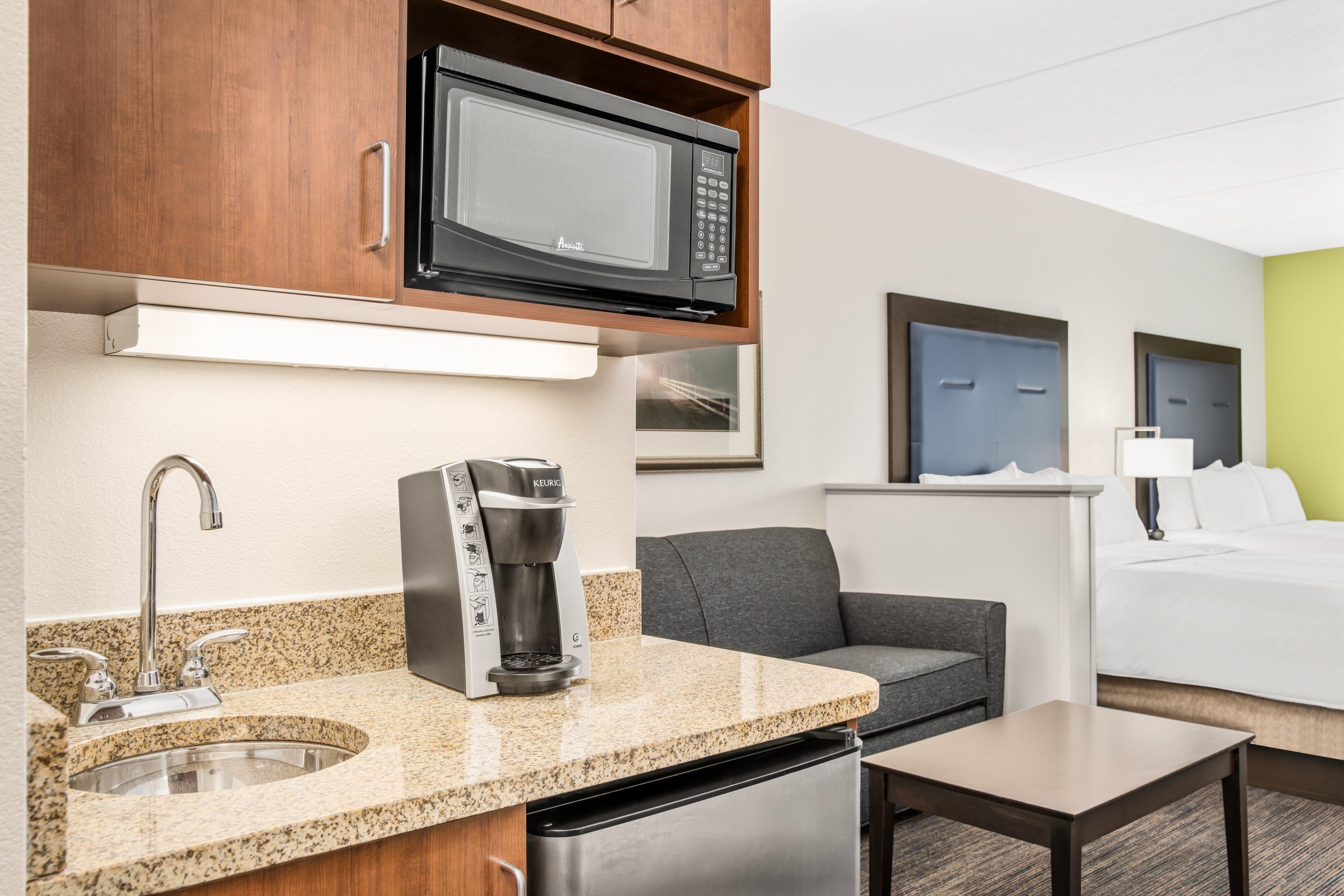 Holiday Inn Express & Suites Wilmington-Newark By Ihg Екстериор снимка