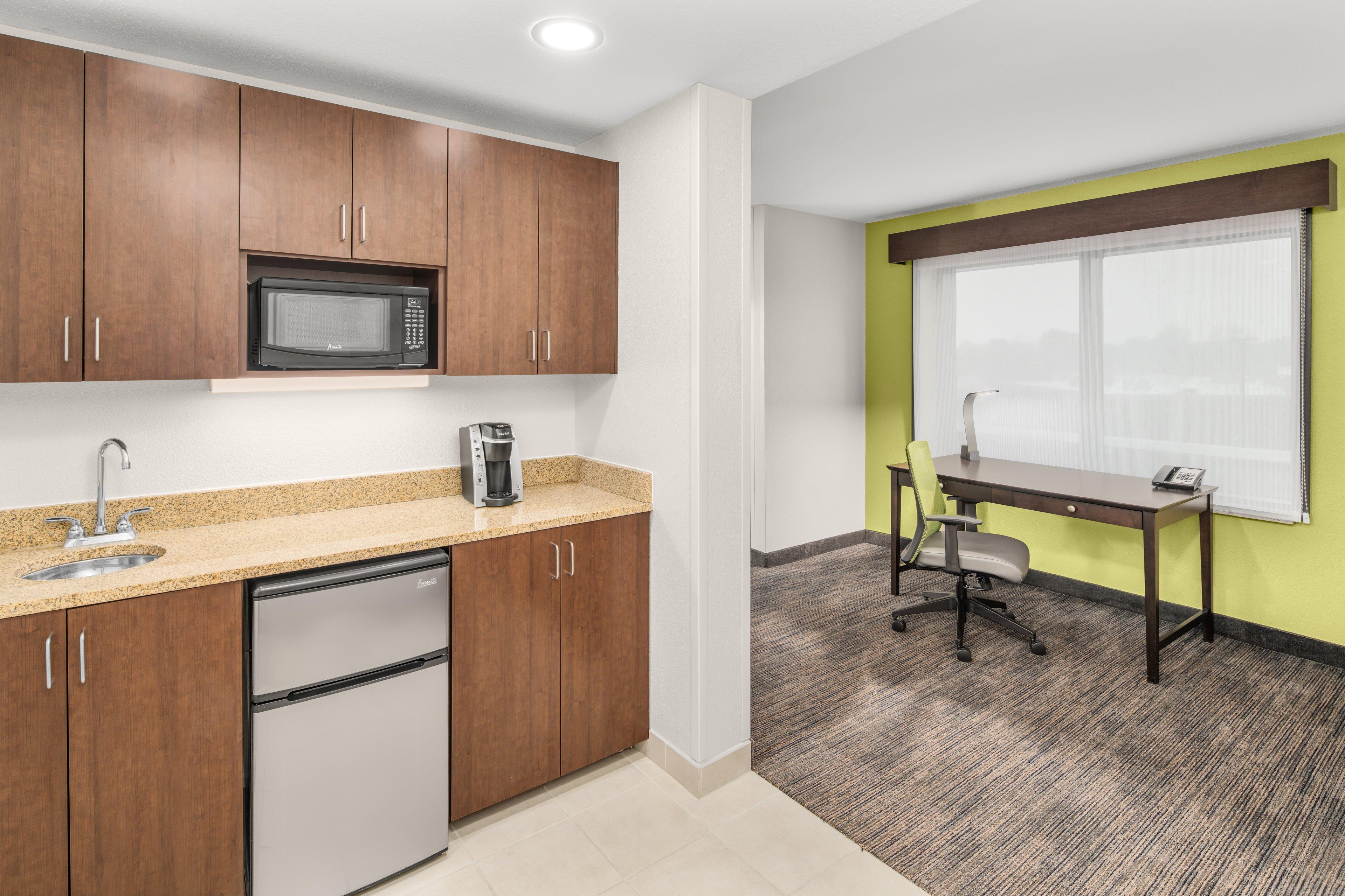 Holiday Inn Express & Suites Wilmington-Newark By Ihg Екстериор снимка