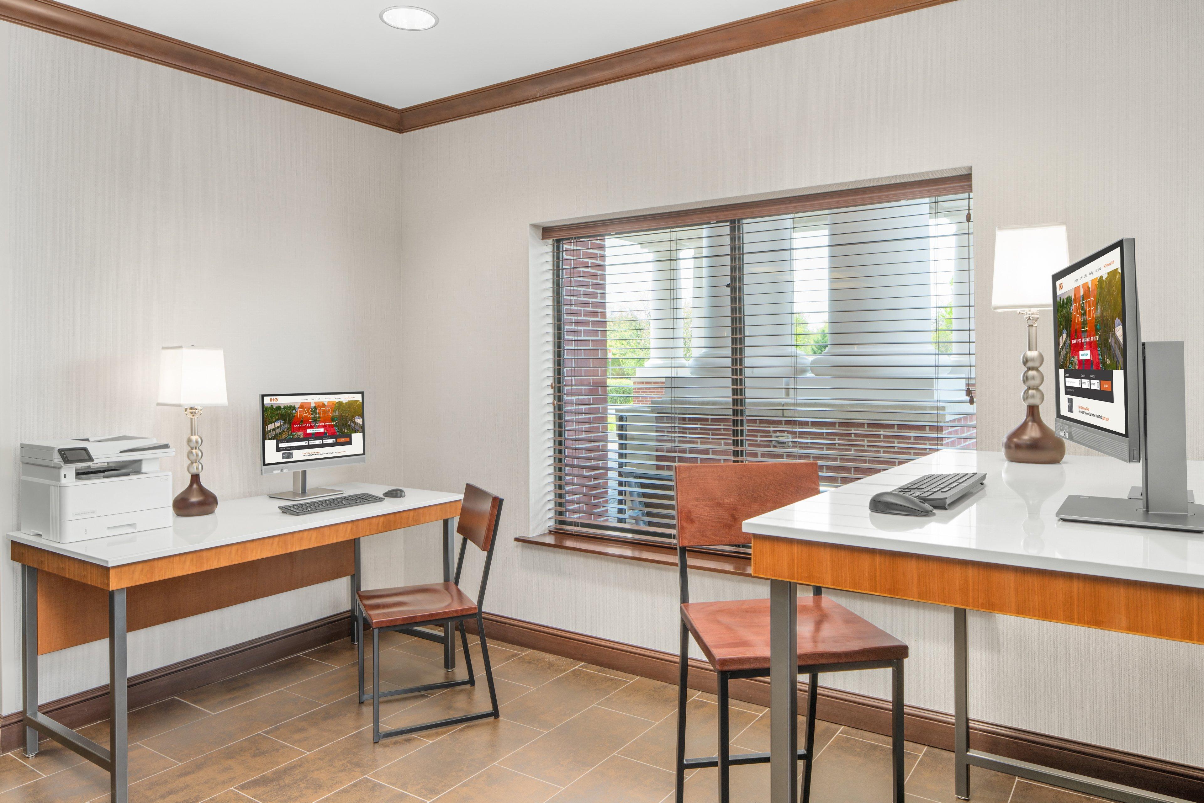Holiday Inn Express & Suites Wilmington-Newark By Ihg Екстериор снимка