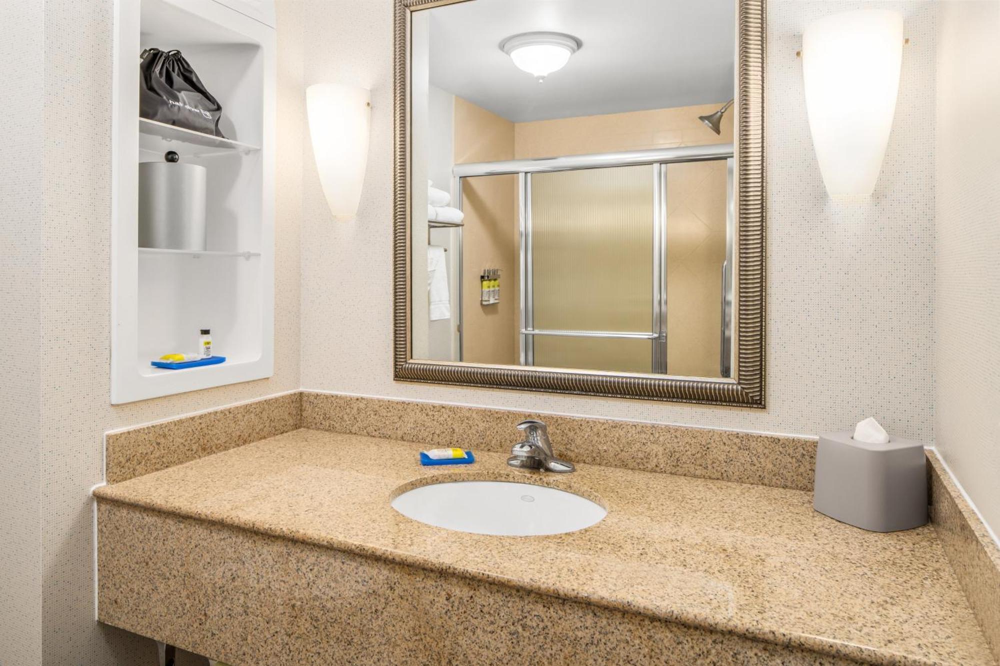 Holiday Inn Express & Suites Wilmington-Newark By Ihg Екстериор снимка